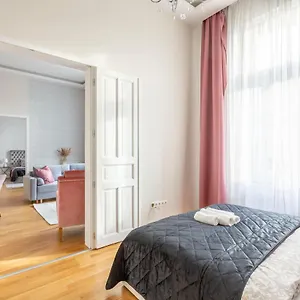 Luxury 3bedrm 2bathrm With Danube River View Apartamento