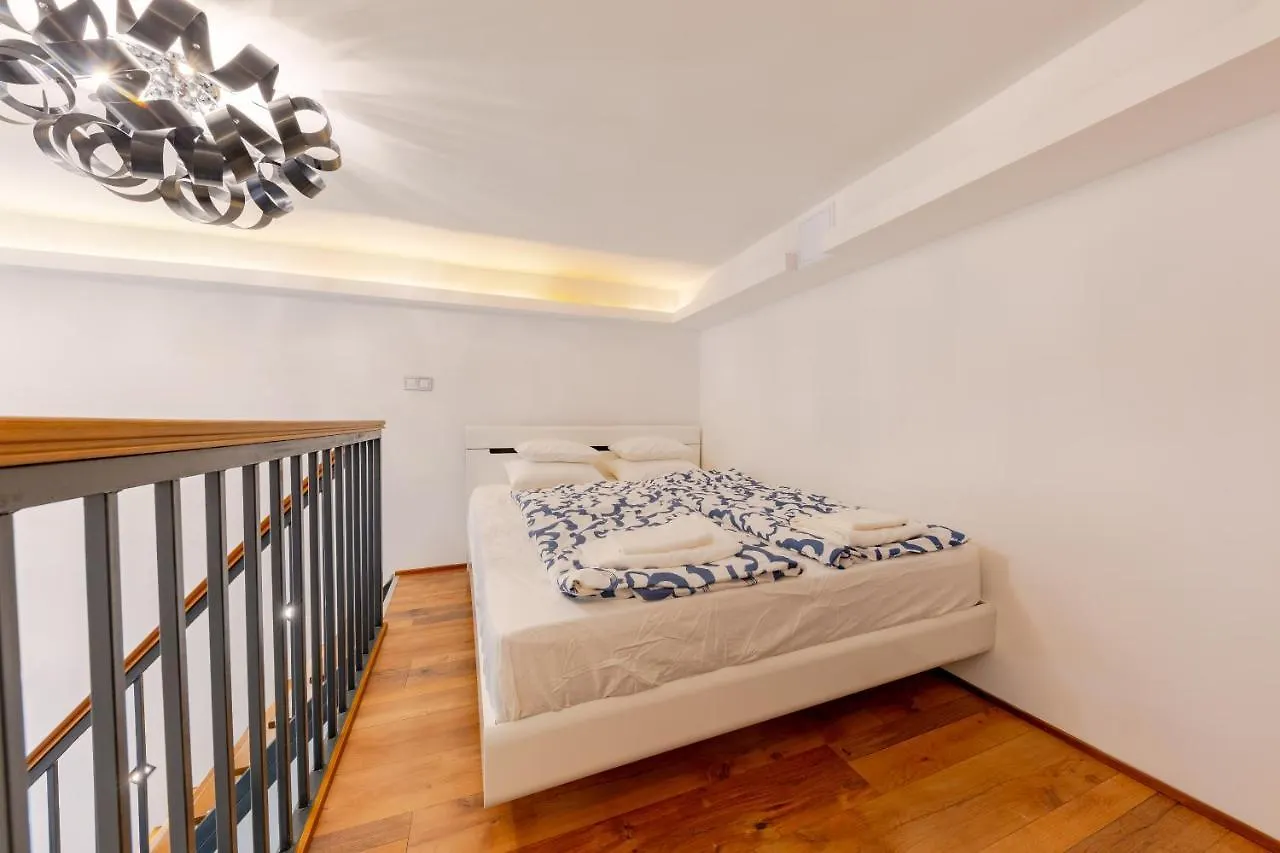 La Fortezza Panzio Budapest 0*,